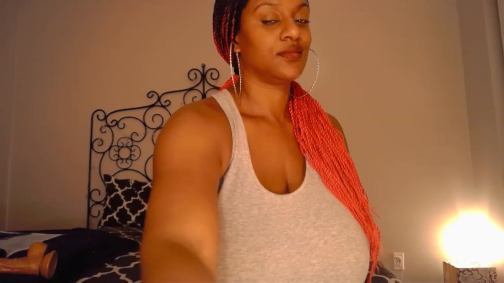 Gallery image thumbnail from TheIconicGirl's myfreecams stream on, 12/15/2022, 14:23 image 9 of 20