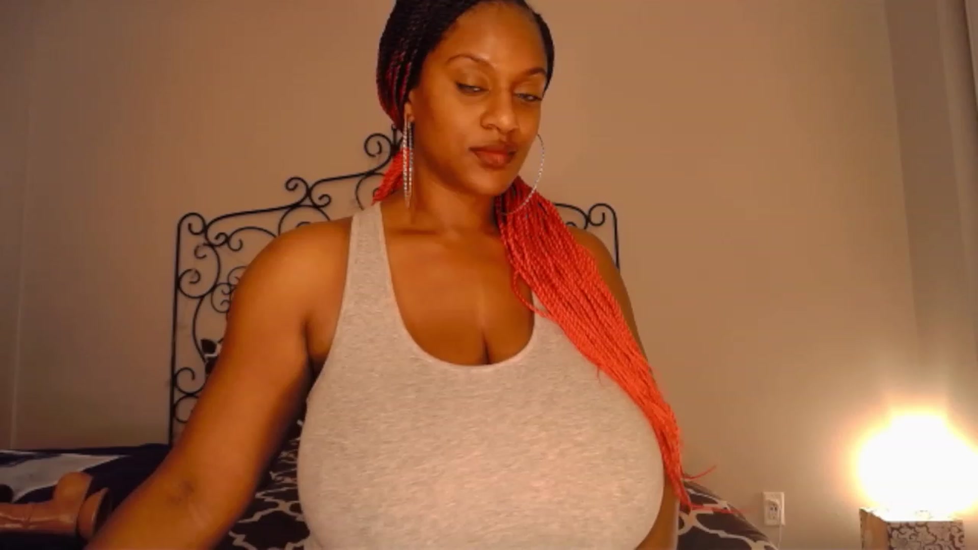 Gallery image thumbnail from TheIconicGirl's myfreecams stream on, 12/15/2022, 14:23 image 13 of 20