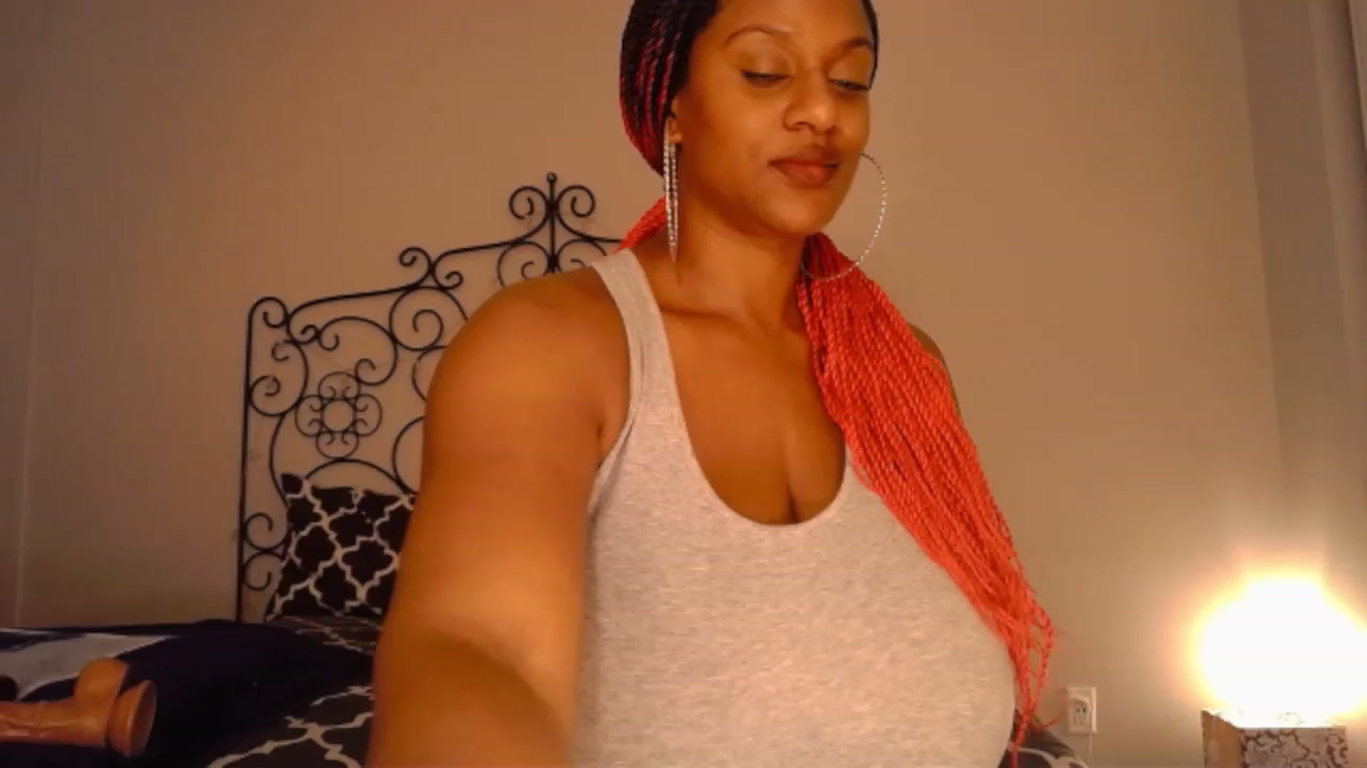 Gallery image thumbnail from TheIconicGirl's myfreecams stream on, 12/15/2022, 14:23 image 5 of 20