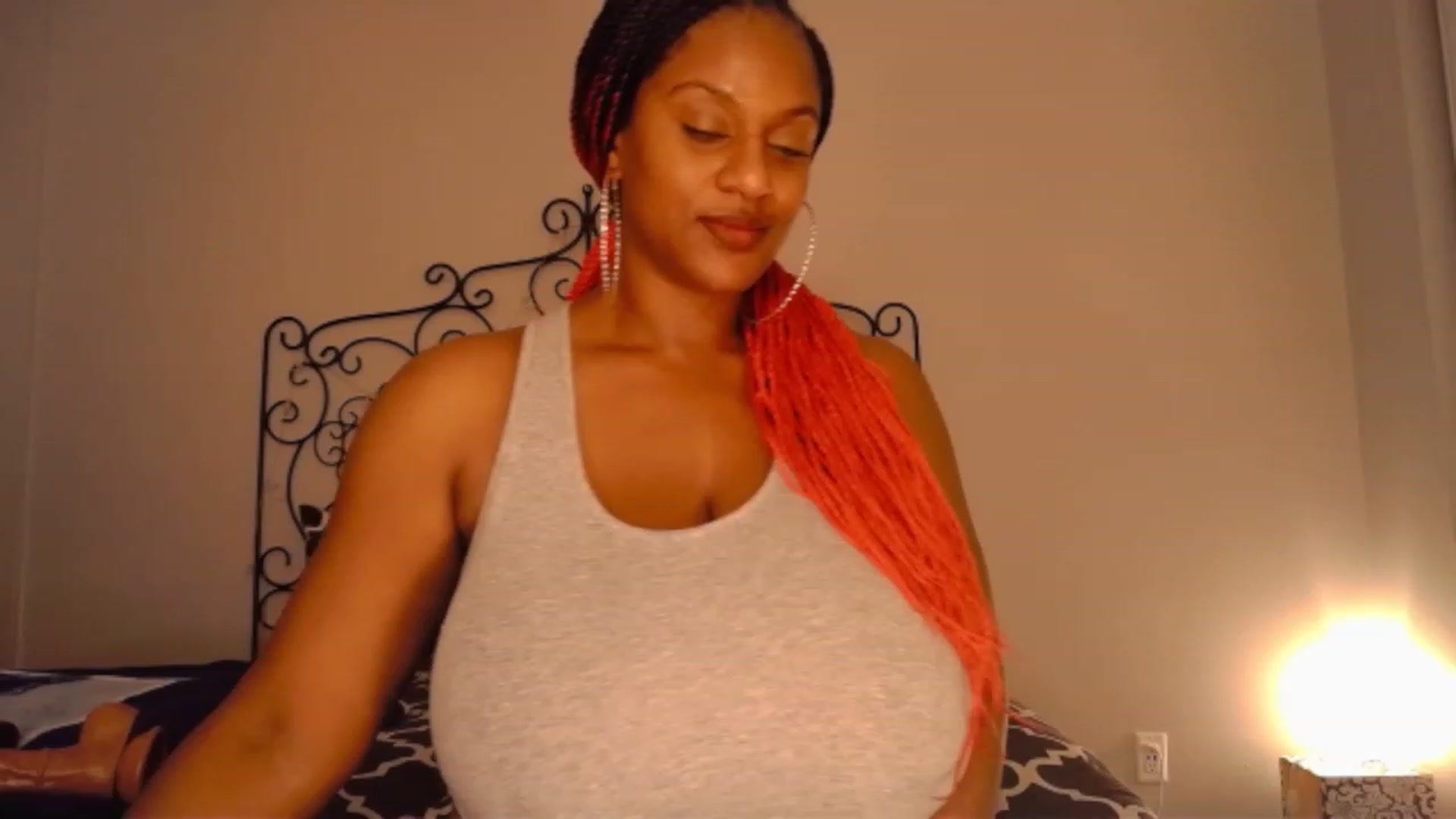 Gallery image thumbnail from TheIconicGirl's myfreecams stream on, 12/15/2022, 14:23 image 4 of 20