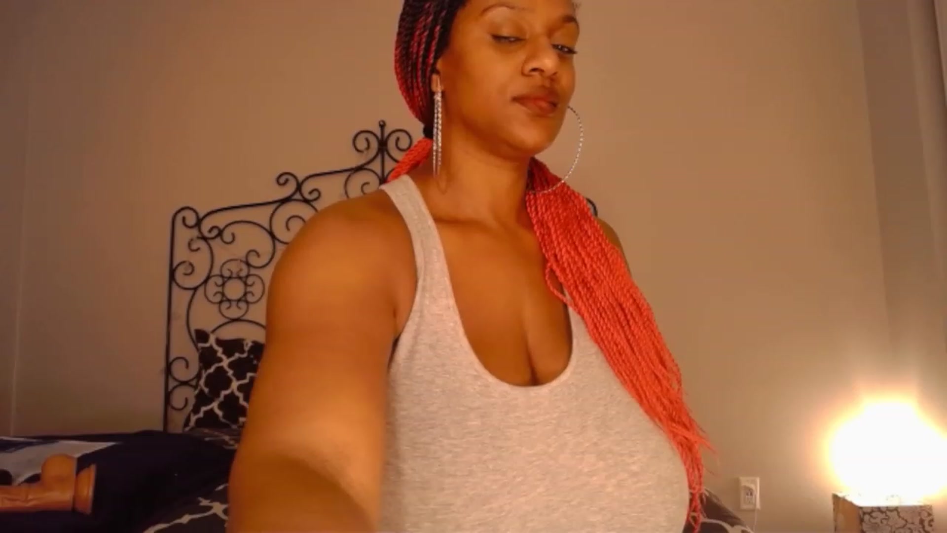 Gallery image thumbnail from TheIconicGirl's myfreecams stream on, 12/15/2022, 14:23 image 16 of 20