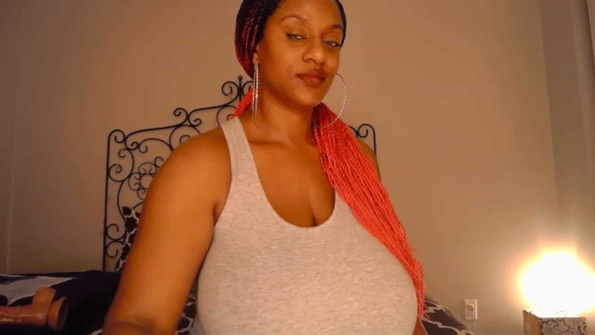 Gallery image thumbnail from TheIconicGirl's myfreecams stream on, 12/15/2022, 14:23 image 8 of 20
