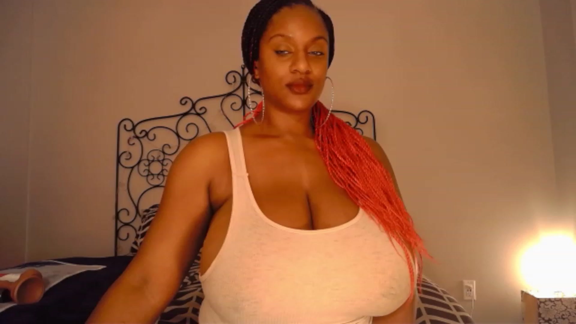 Gallery image thumbnail from TheIconicGirl's myfreecams stream on, 12/18/2022, 17:37 image 16 of 20
