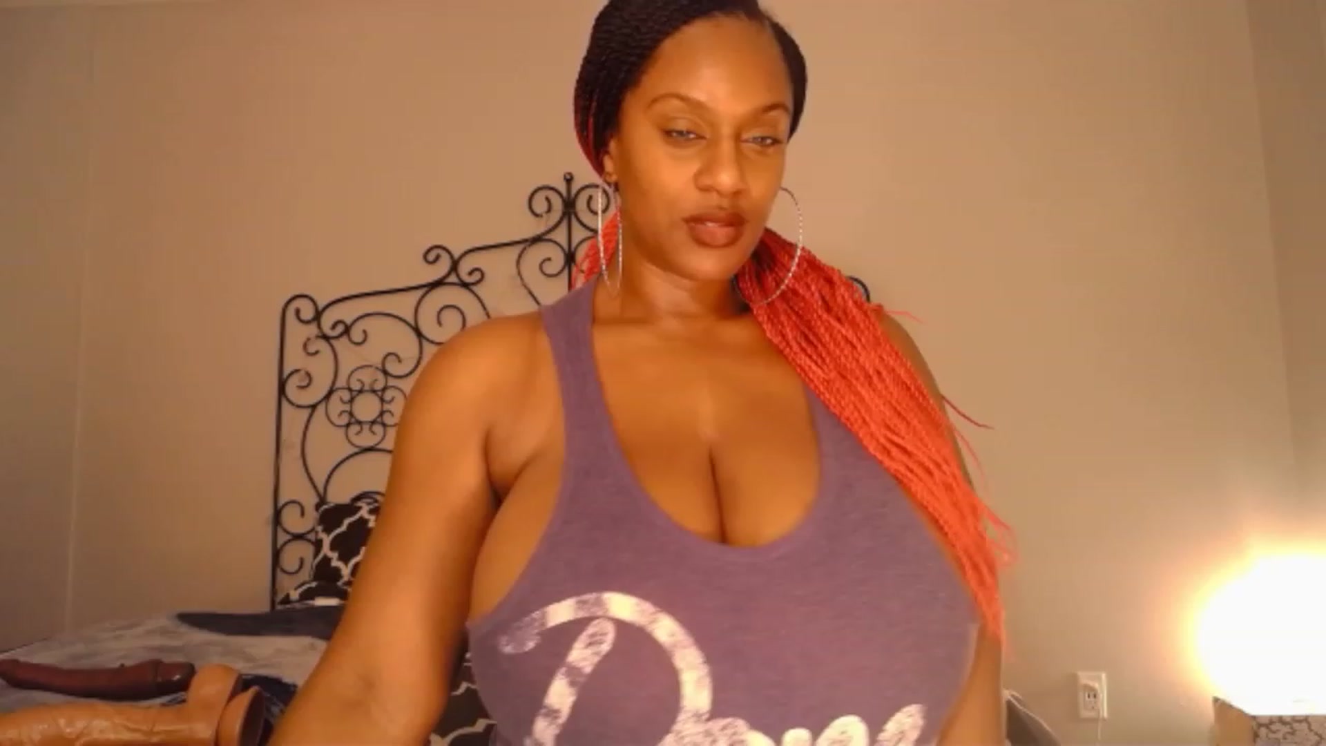 Gallery image thumbnail from TheIconicGirl's myfreecams stream on, 12/20/2022, 14:17 image 1 of 20