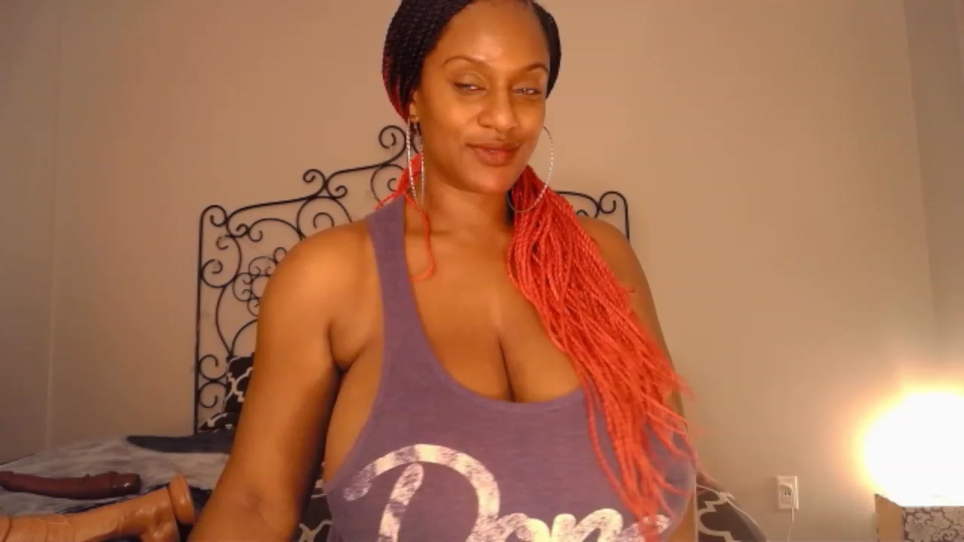 Gallery image thumbnail from TheIconicGirl's myfreecams stream on, 12/20/2022, 17:45 image 14 of 20