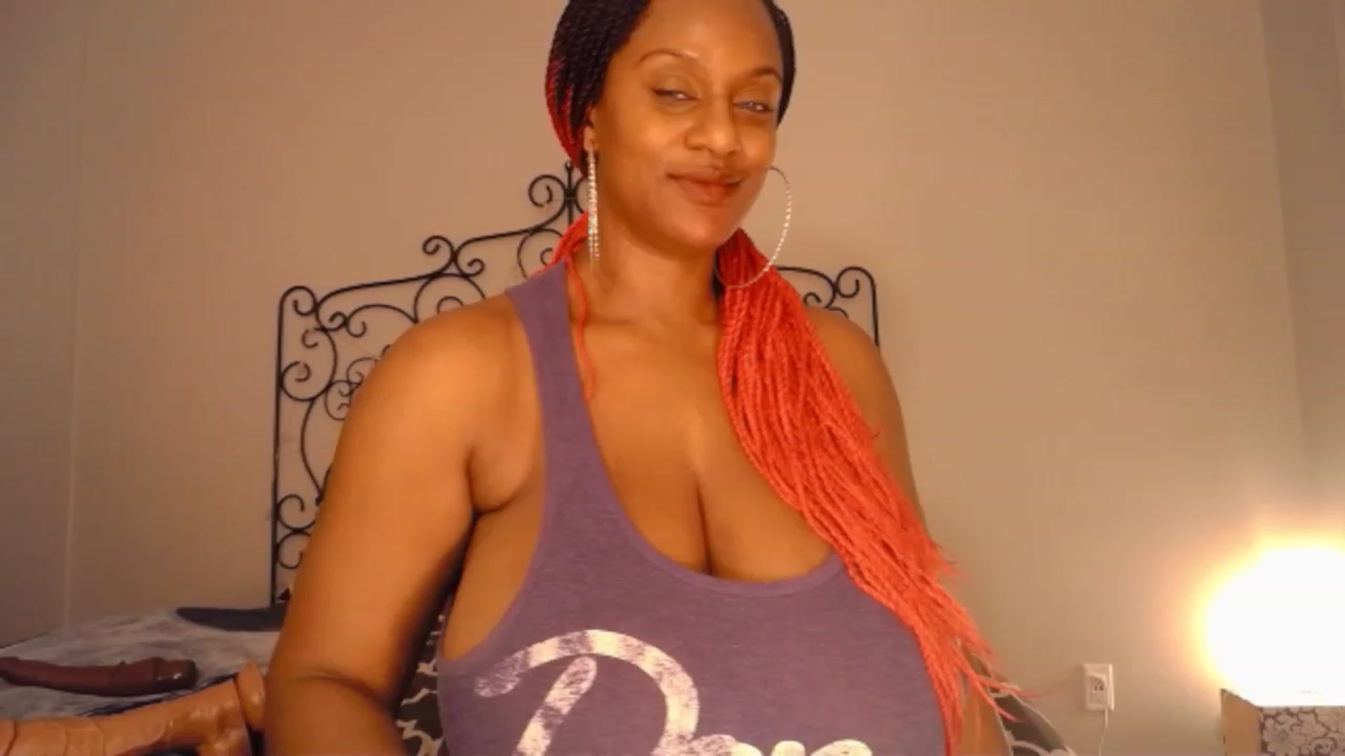 Gallery image thumbnail from TheIconicGirl's myfreecams stream on, 12/20/2022, 17:45 image 12 of 20