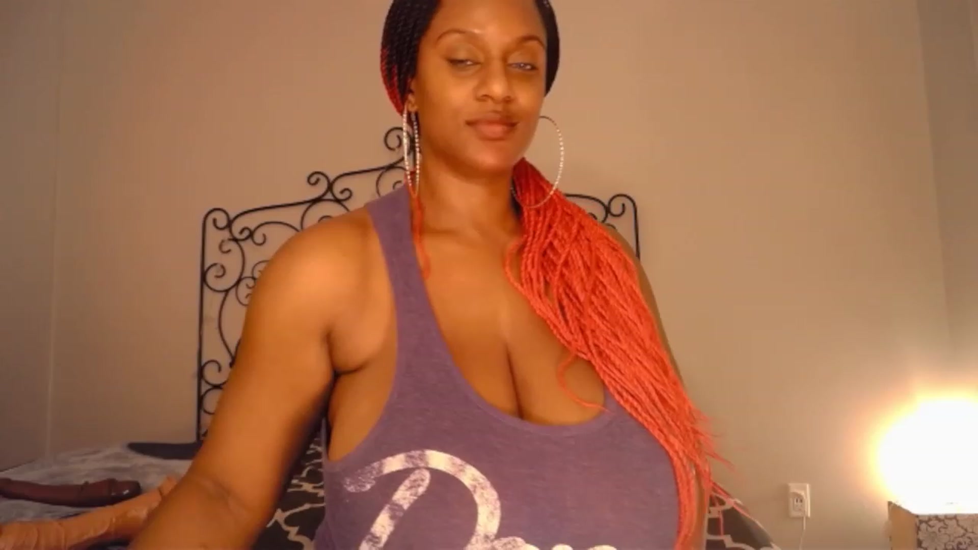 Gallery image thumbnail from TheIconicGirl's myfreecams stream on, 12/20/2022, 17:45 image 7 of 20