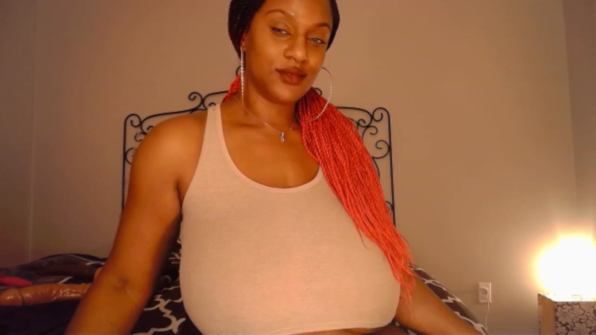 Gallery image thumbnail from TheIconicGirl's myfreecams stream on, 12/26/2022, 15:30 image 12 of 20