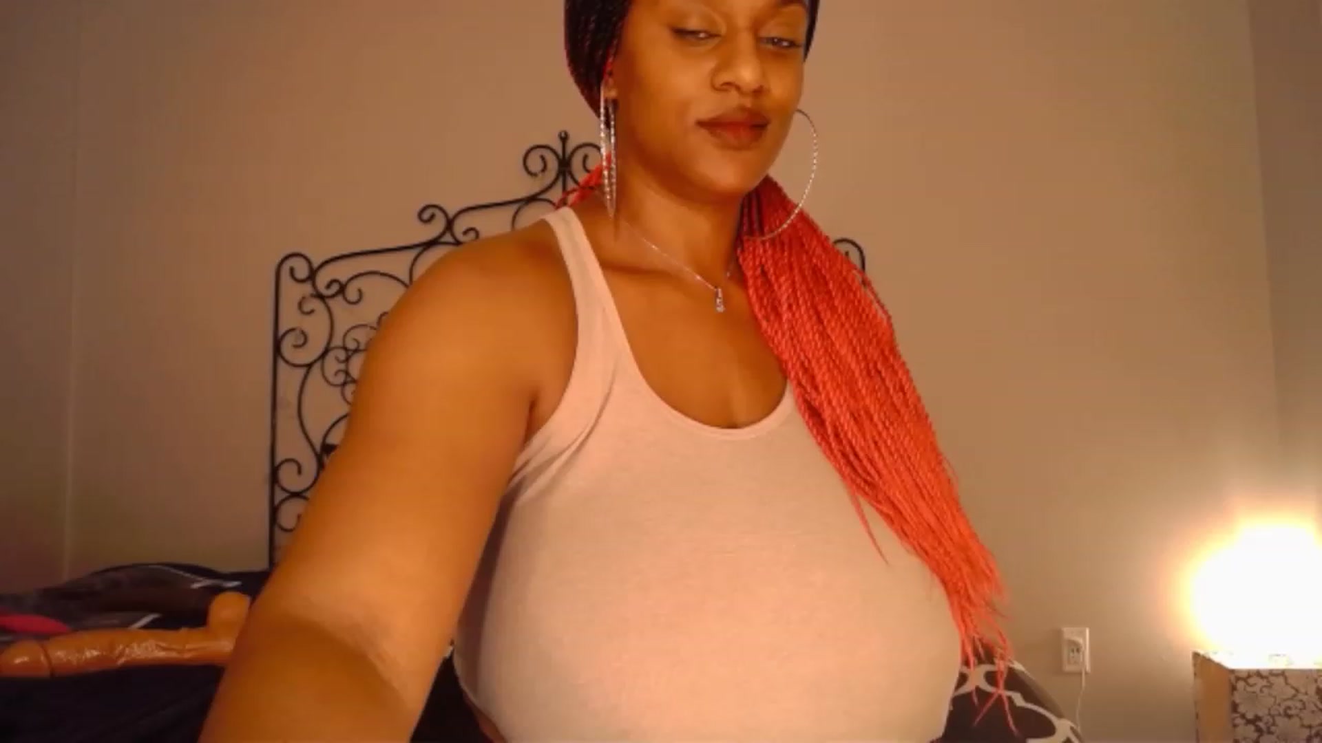Gallery image thumbnail from TheIconicGirl's myfreecams stream on, 12/26/2022, 15:30 image 15 of 20