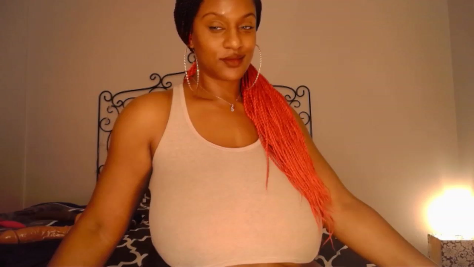 Gallery image thumbnail from TheIconicGirl's myfreecams stream on, 12/26/2022, 15:30 image 16 of 20