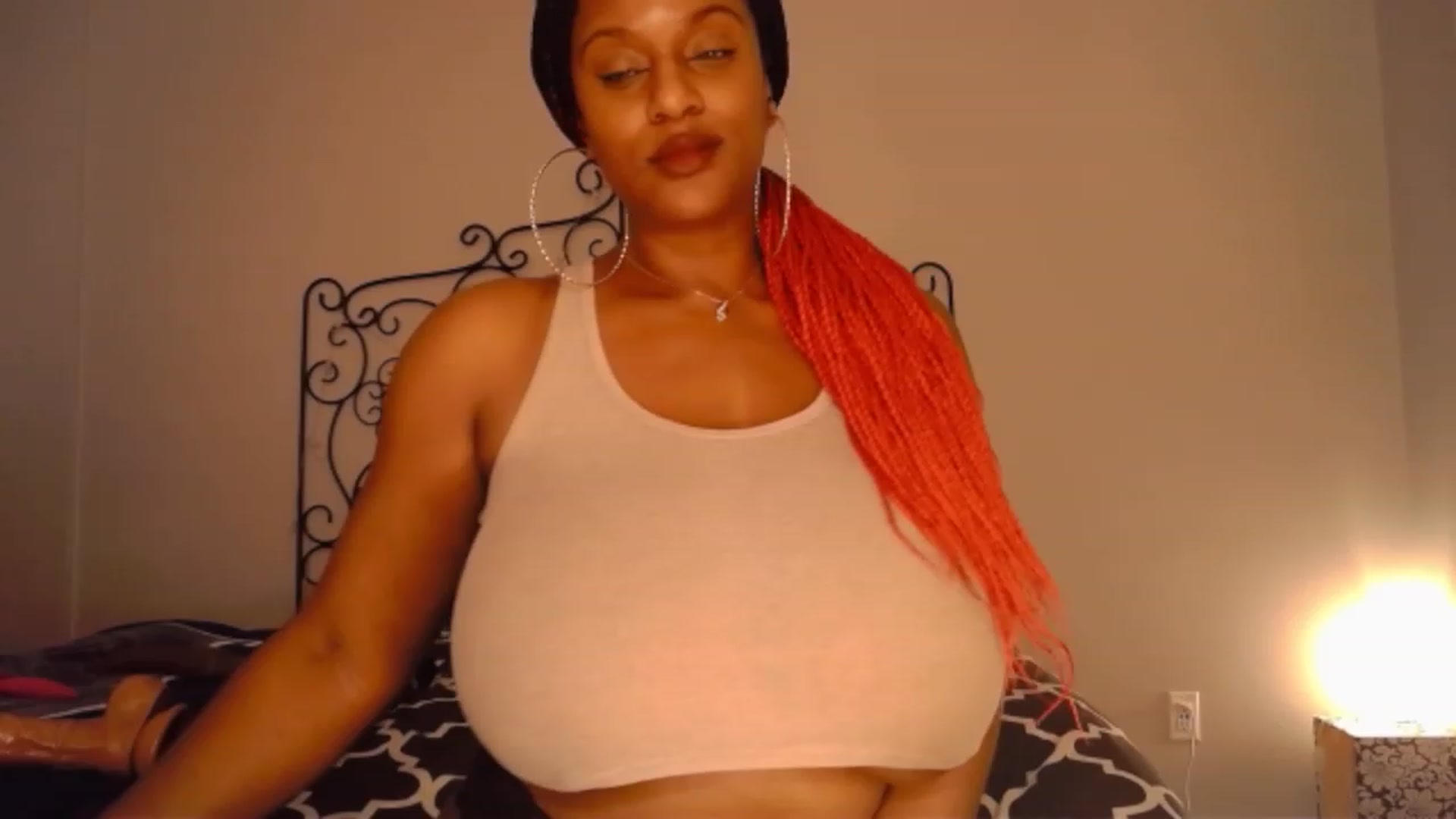 Gallery image thumbnail from TheIconicGirl's myfreecams stream on, 12/26/2022, 15:30 image 19 of 20