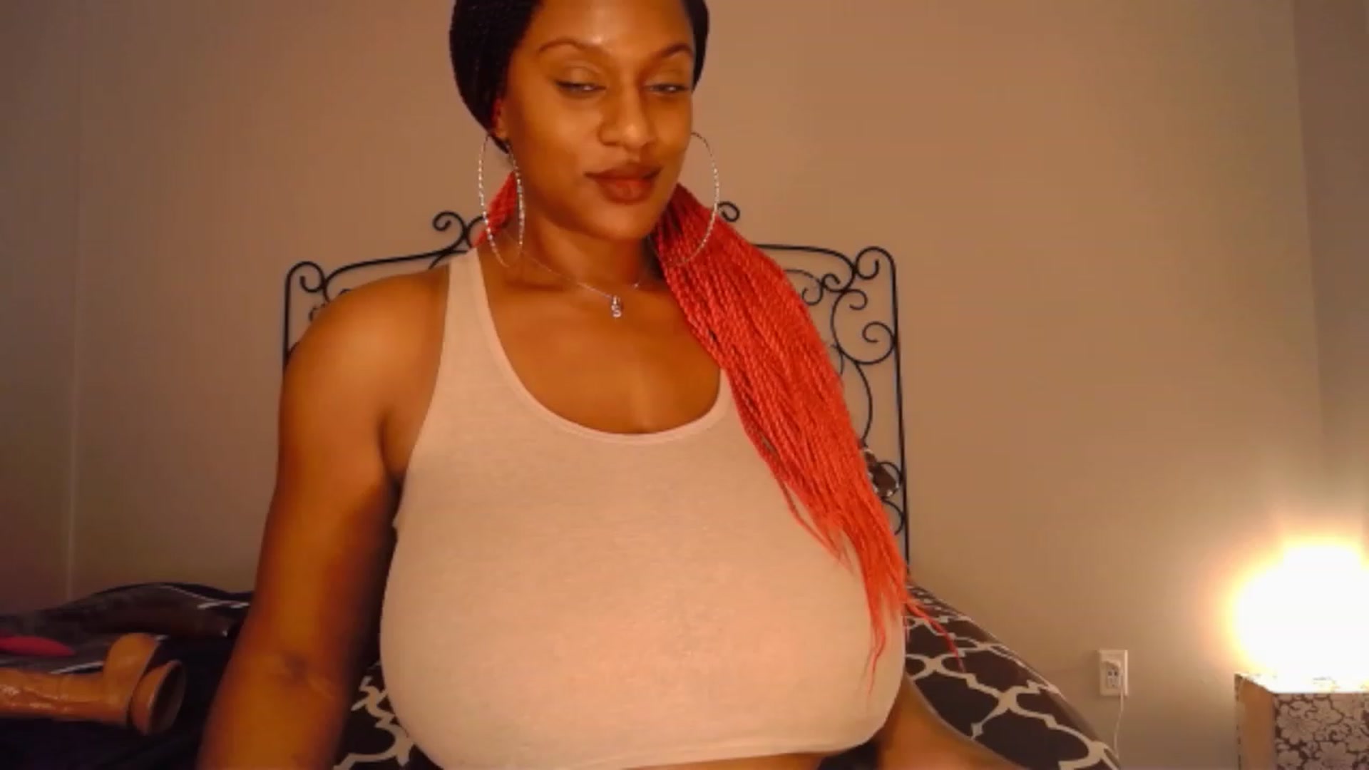 Gallery image thumbnail from TheIconicGirl's myfreecams stream on, 12/26/2022, 15:30 image 17 of 20