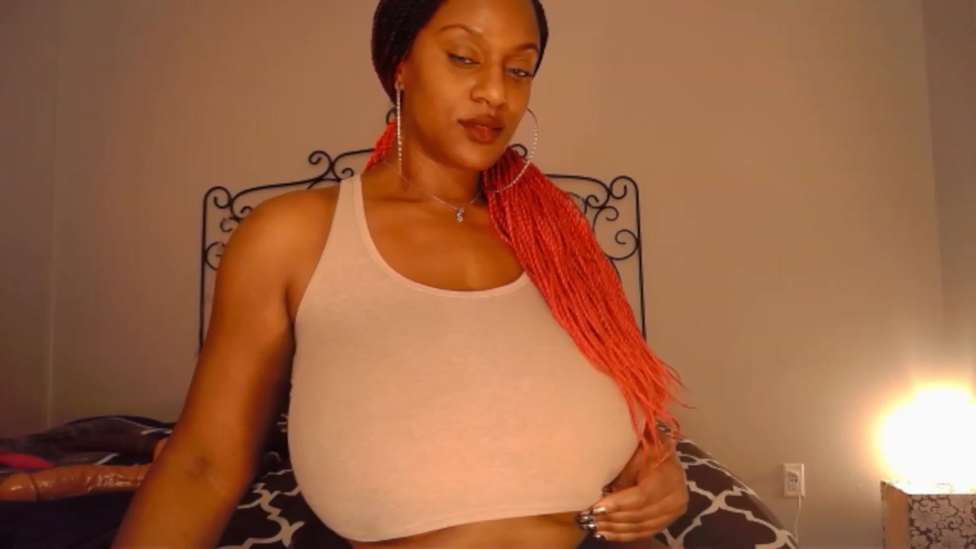 Gallery image thumbnail from TheIconicGirl's myfreecams stream on, 12/26/2022, 15:30 image 10 of 20