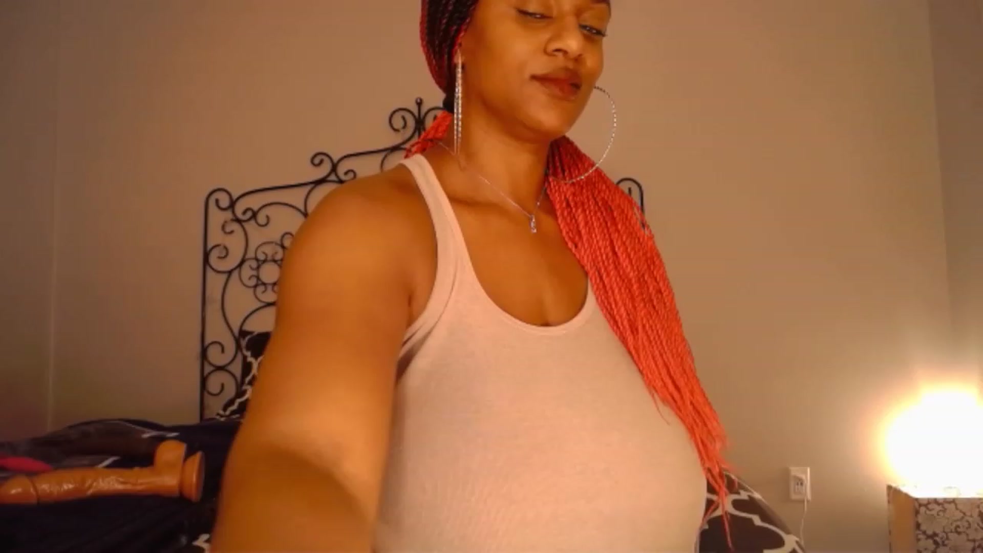 Gallery image thumbnail from TheIconicGirl's myfreecams stream on, 12/26/2022, 15:30 image 14 of 20