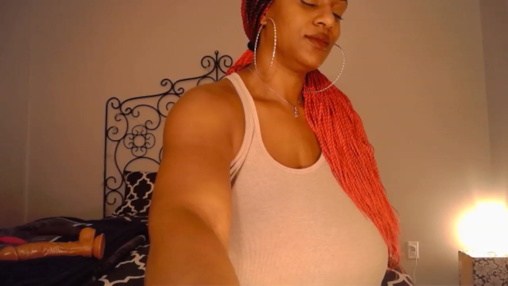Gallery image thumbnail from TheIconicGirl's myfreecams stream on, 12/26/2022, 15:30 image 5 of 20