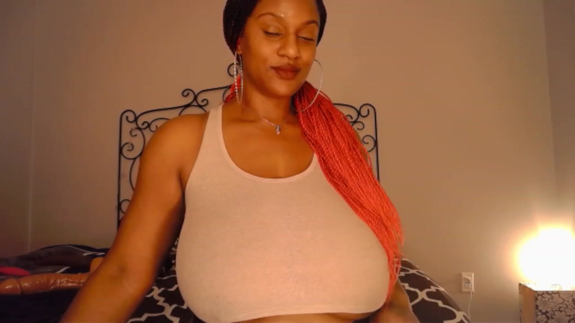 Gallery image thumbnail from TheIconicGirl's myfreecams stream on, 12/26/2022, 15:30 image 8 of 20