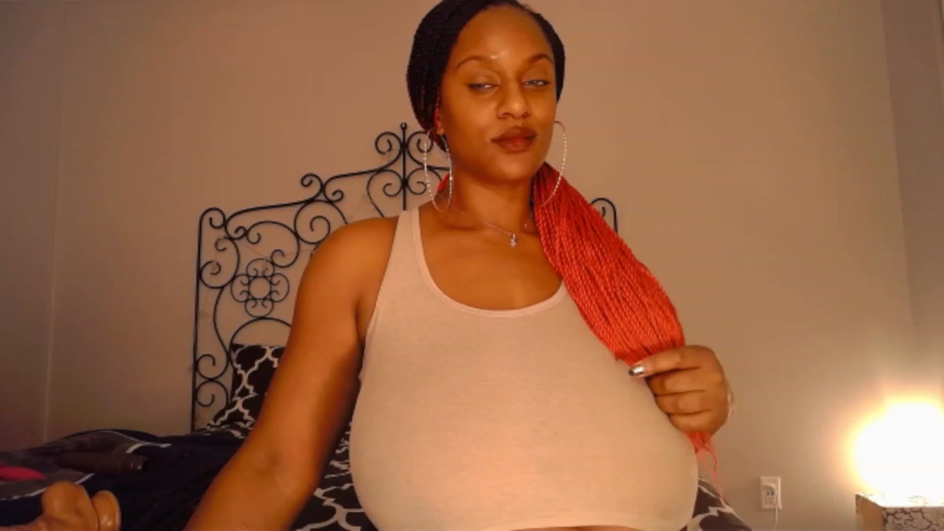 Gallery image thumbnail from TheIconicGirl's myfreecams stream on, 12/26/2022, 15:56 image 20 of 20