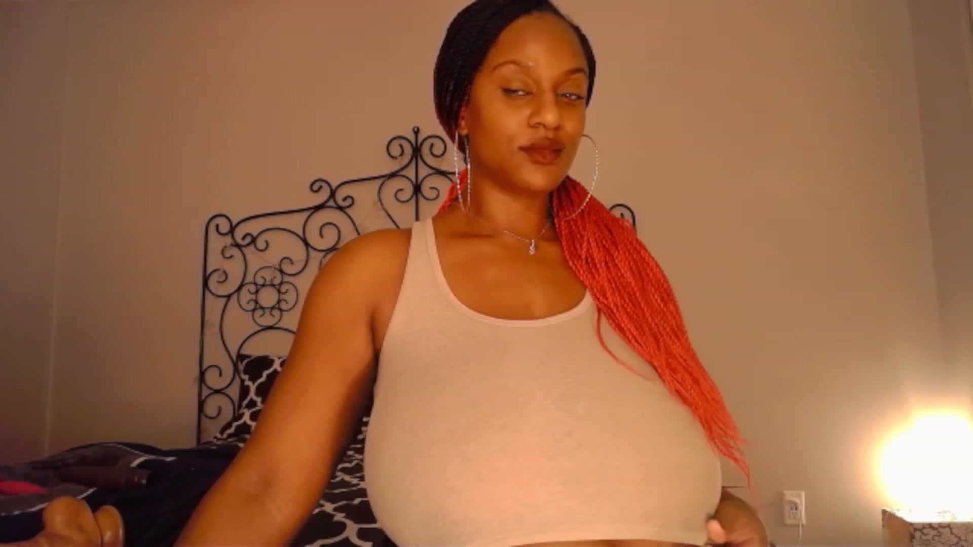 Gallery image thumbnail from TheIconicGirl's myfreecams stream on, 12/26/2022, 15:56 image 15 of 20