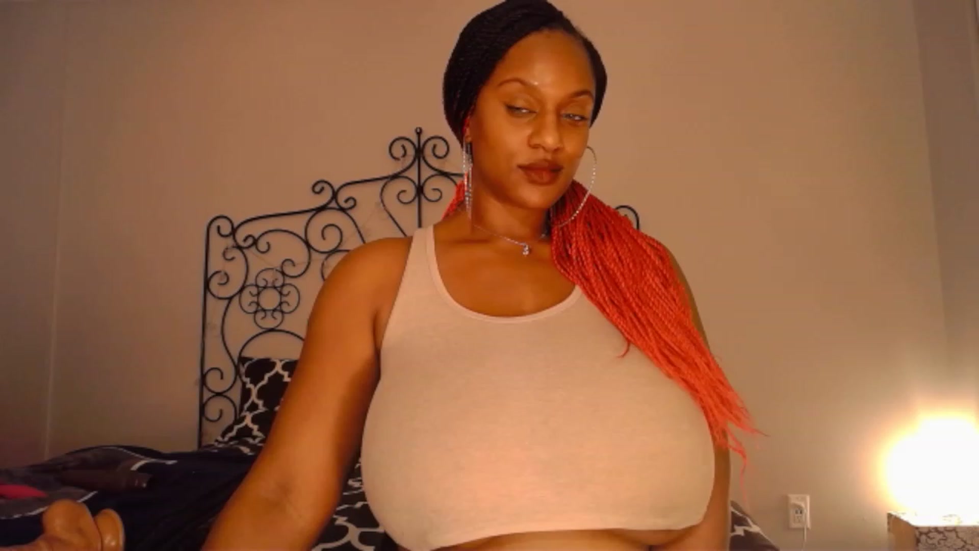 Gallery image thumbnail from TheIconicGirl's myfreecams stream on, 12/26/2022, 15:56 image 18 of 20