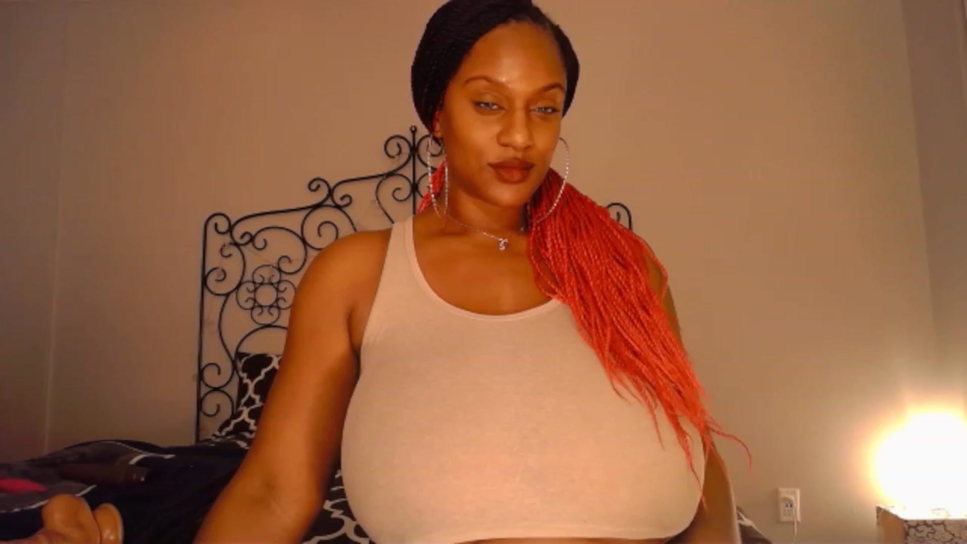 Gallery image thumbnail from TheIconicGirl's myfreecams stream on, 12/26/2022, 15:56 image 1 of 20
