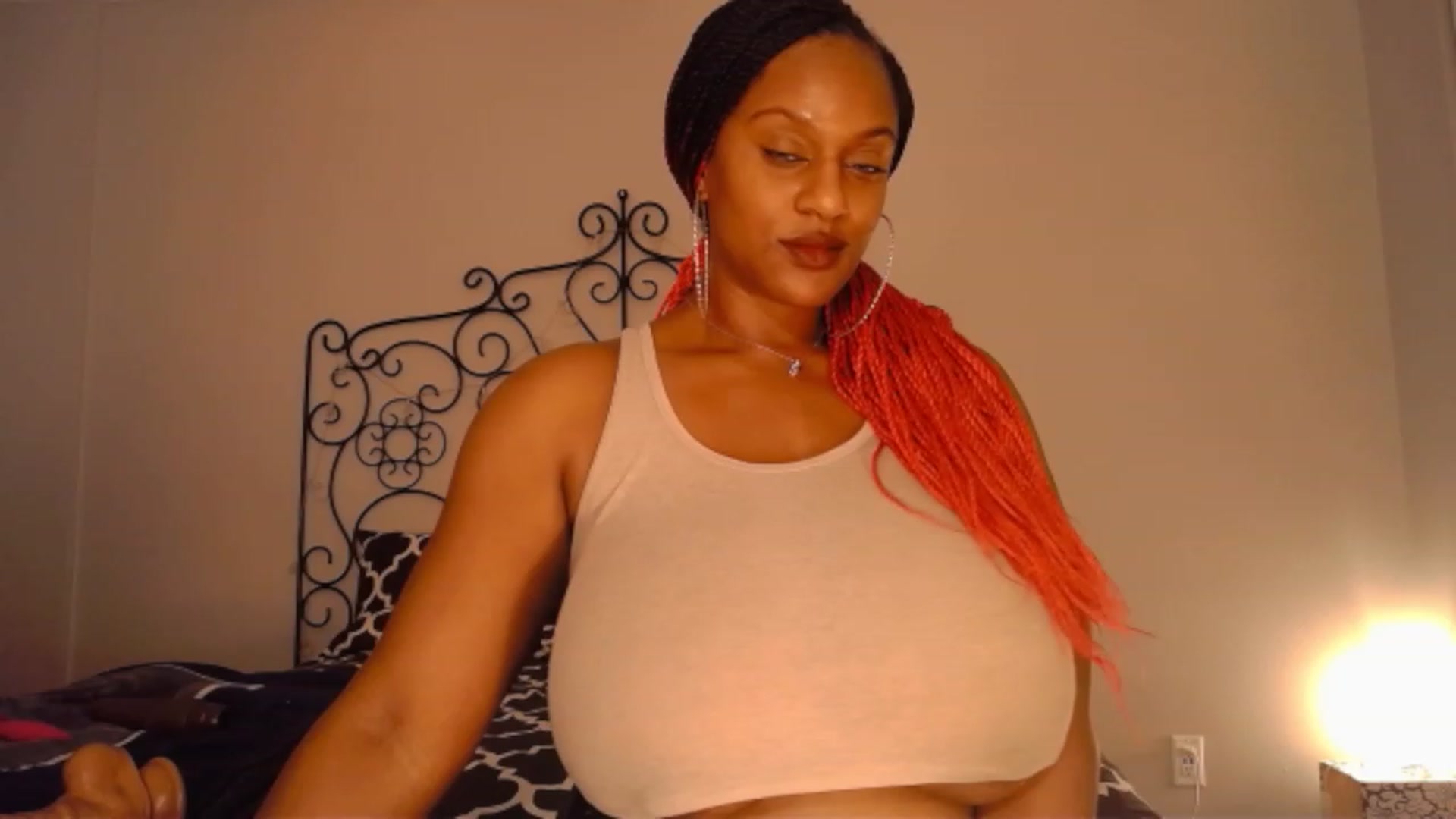 Gallery image thumbnail from TheIconicGirl's myfreecams stream on, 12/26/2022, 15:56 image 13 of 20
