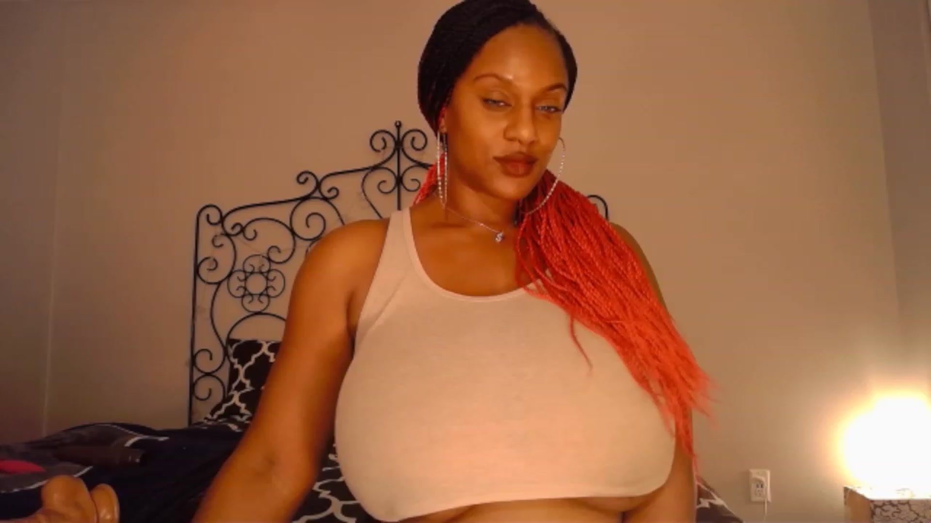 Gallery image thumbnail from TheIconicGirl's myfreecams stream on, 12/26/2022, 15:56 image 5 of 20