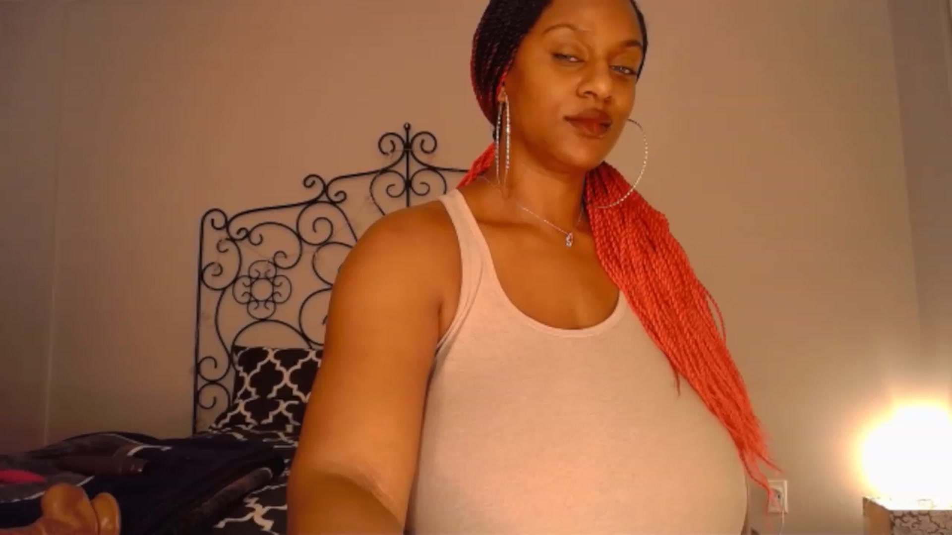 Gallery image thumbnail from TheIconicGirl's myfreecams stream on, 12/26/2022, 15:56 image 19 of 20
