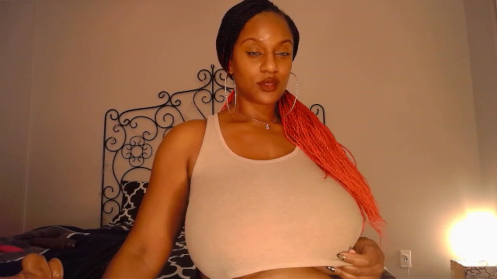 Gallery image thumbnail from TheIconicGirl's myfreecams stream on, 12/26/2022, 15:56 image 17 of 20