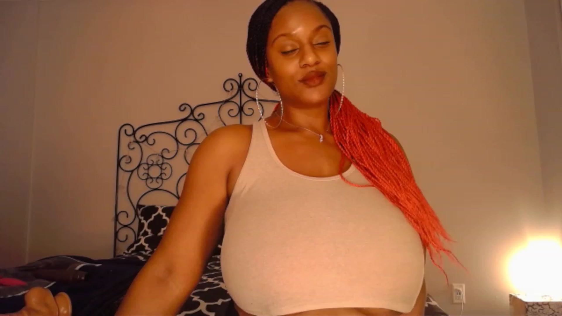 Gallery image thumbnail from TheIconicGirl's myfreecams stream on, 12/26/2022, 15:56 image 7 of 20