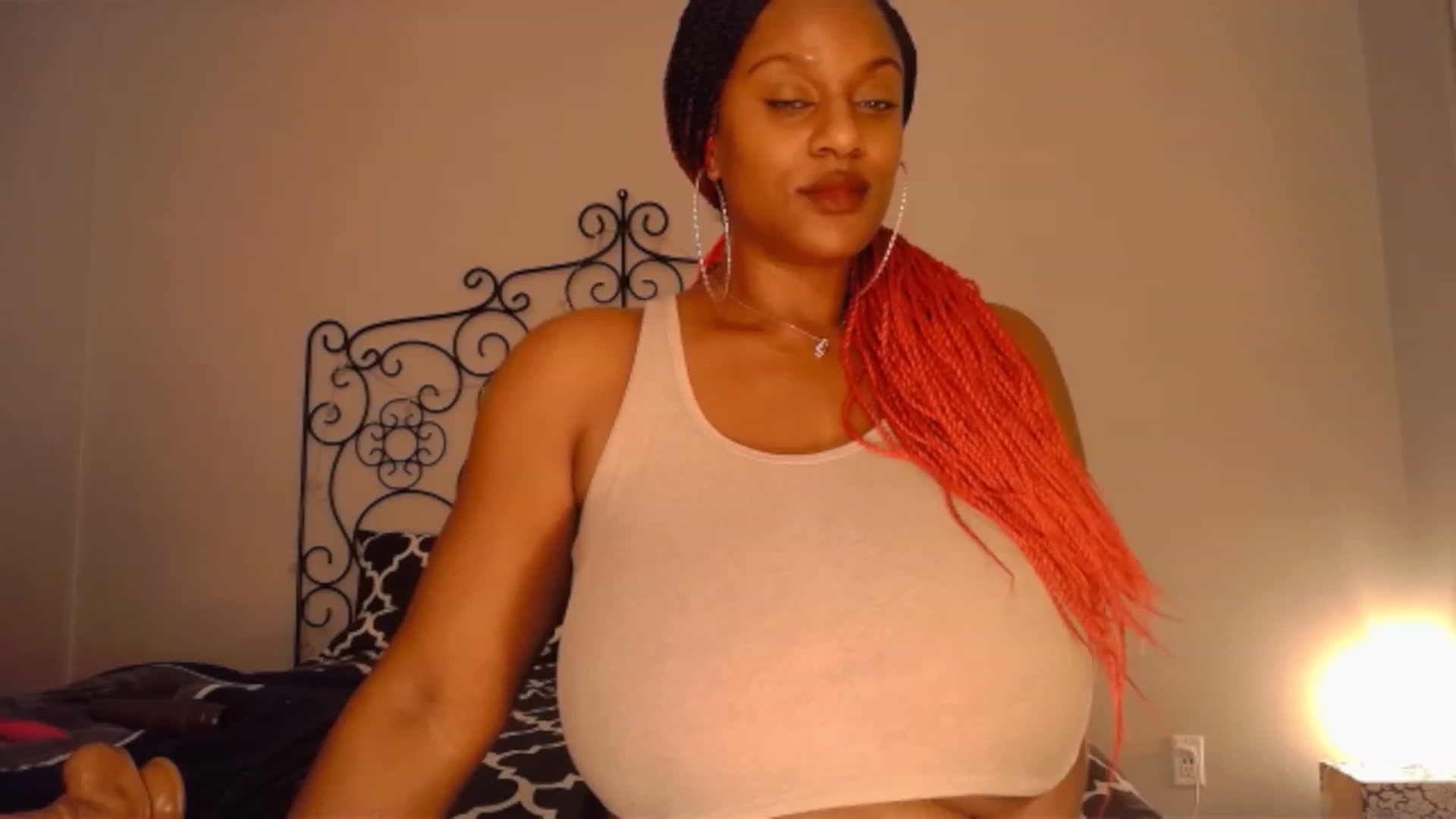 Gallery image thumbnail from TheIconicGirl's myfreecams stream on, 12/26/2022, 15:56 image 4 of 20