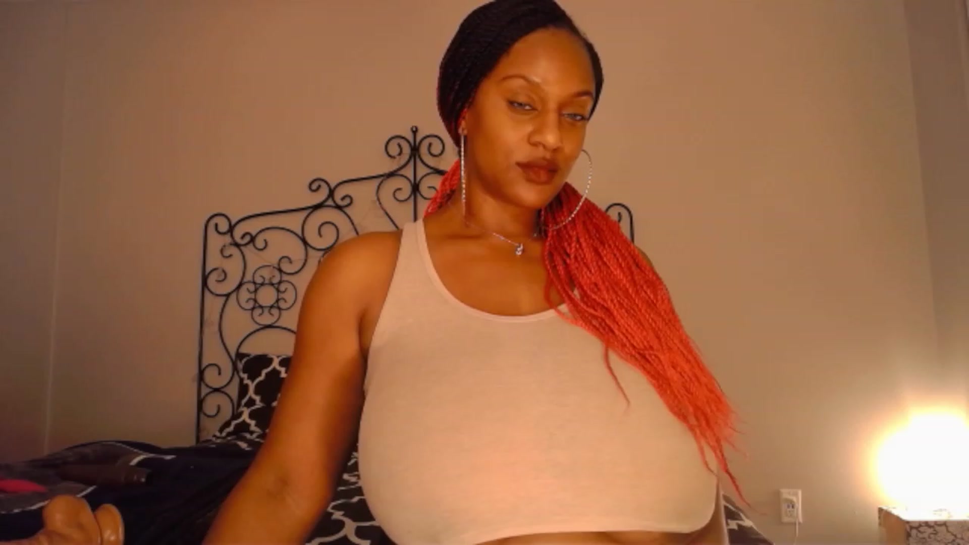 Gallery image thumbnail from TheIconicGirl's myfreecams stream on, 12/26/2022, 15:56 image 6 of 20