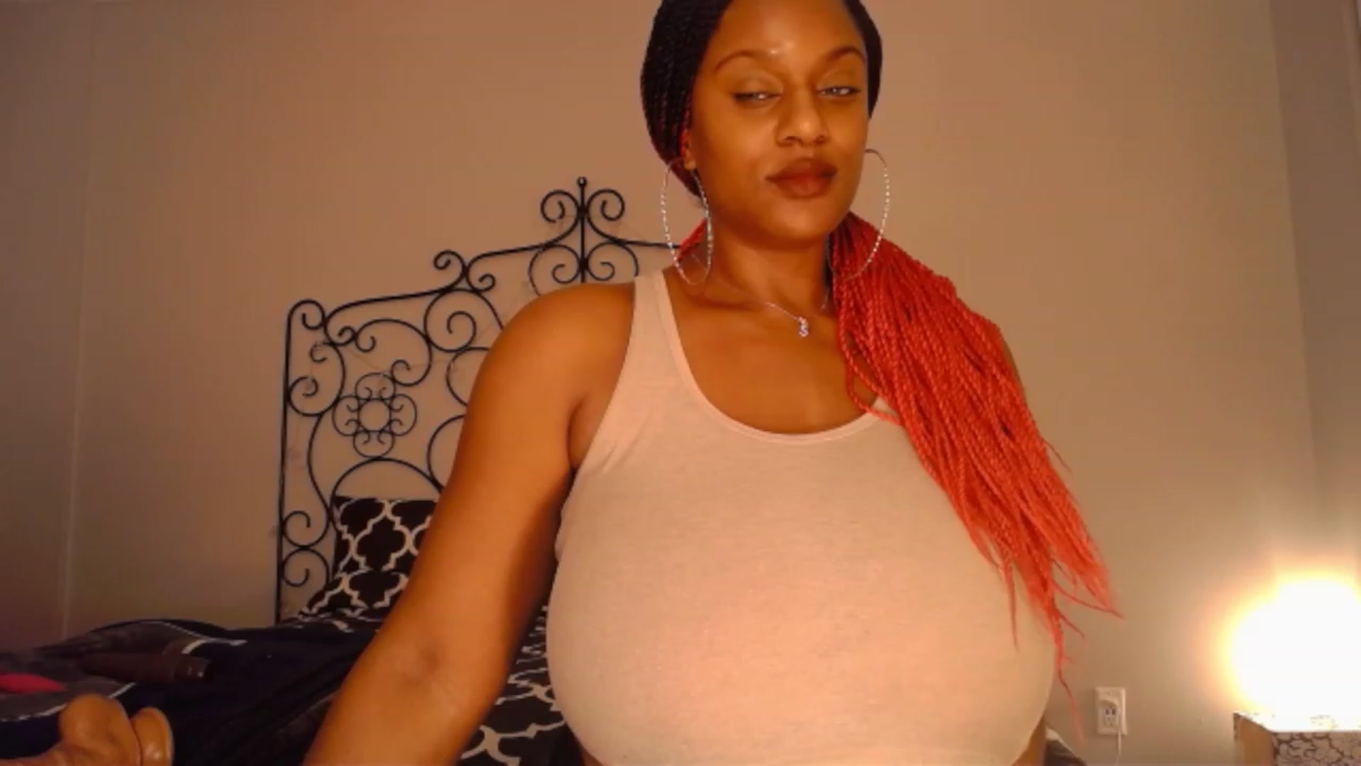 Gallery image thumbnail from TheIconicGirl's myfreecams stream on, 12/26/2022, 15:56 image 2 of 20