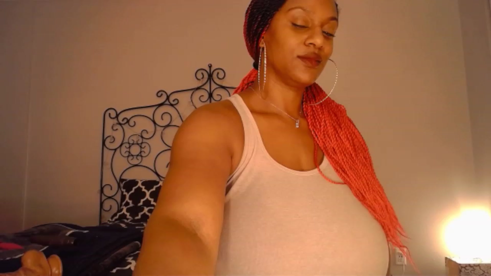 Gallery image thumbnail from TheIconicGirl's myfreecams stream on, 12/26/2022, 15:56 image 8 of 20