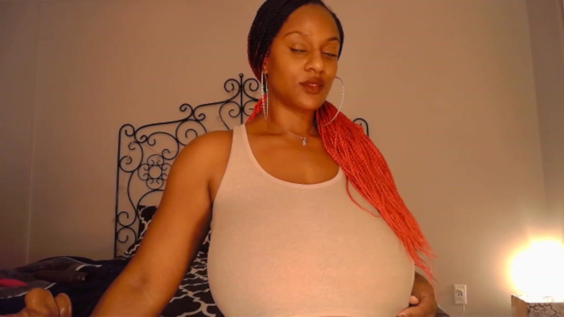 Gallery image thumbnail from TheIconicGirl's myfreecams stream on, 12/26/2022, 15:56 image 11 of 20