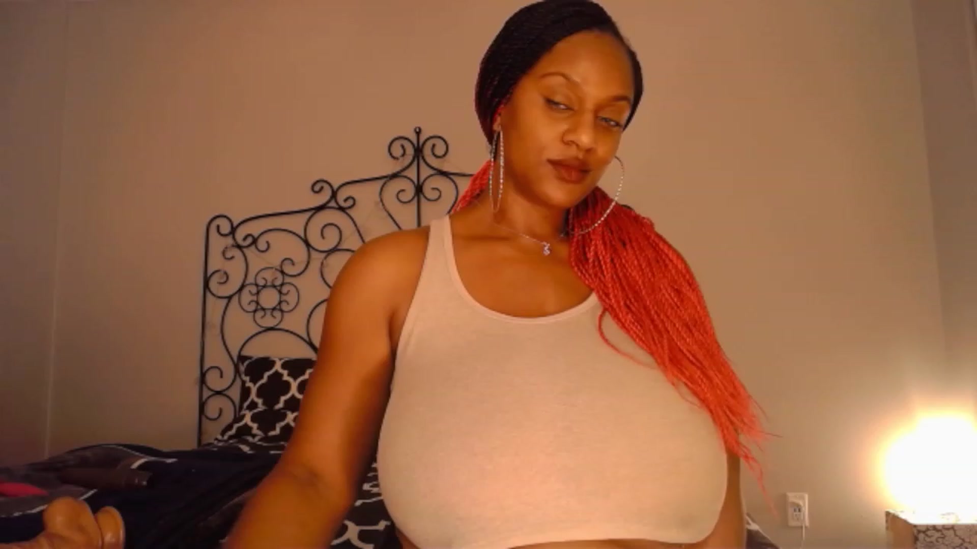 Gallery image thumbnail from TheIconicGirl's myfreecams stream on, 12/26/2022, 15:56 image 16 of 20