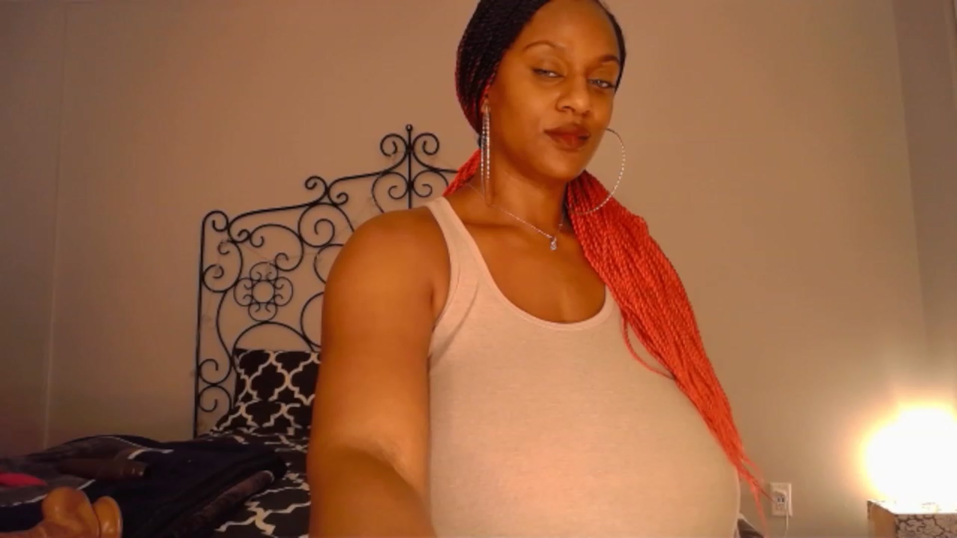 Gallery image thumbnail from TheIconicGirl's myfreecams stream on, 12/26/2022, 15:56 image 9 of 20