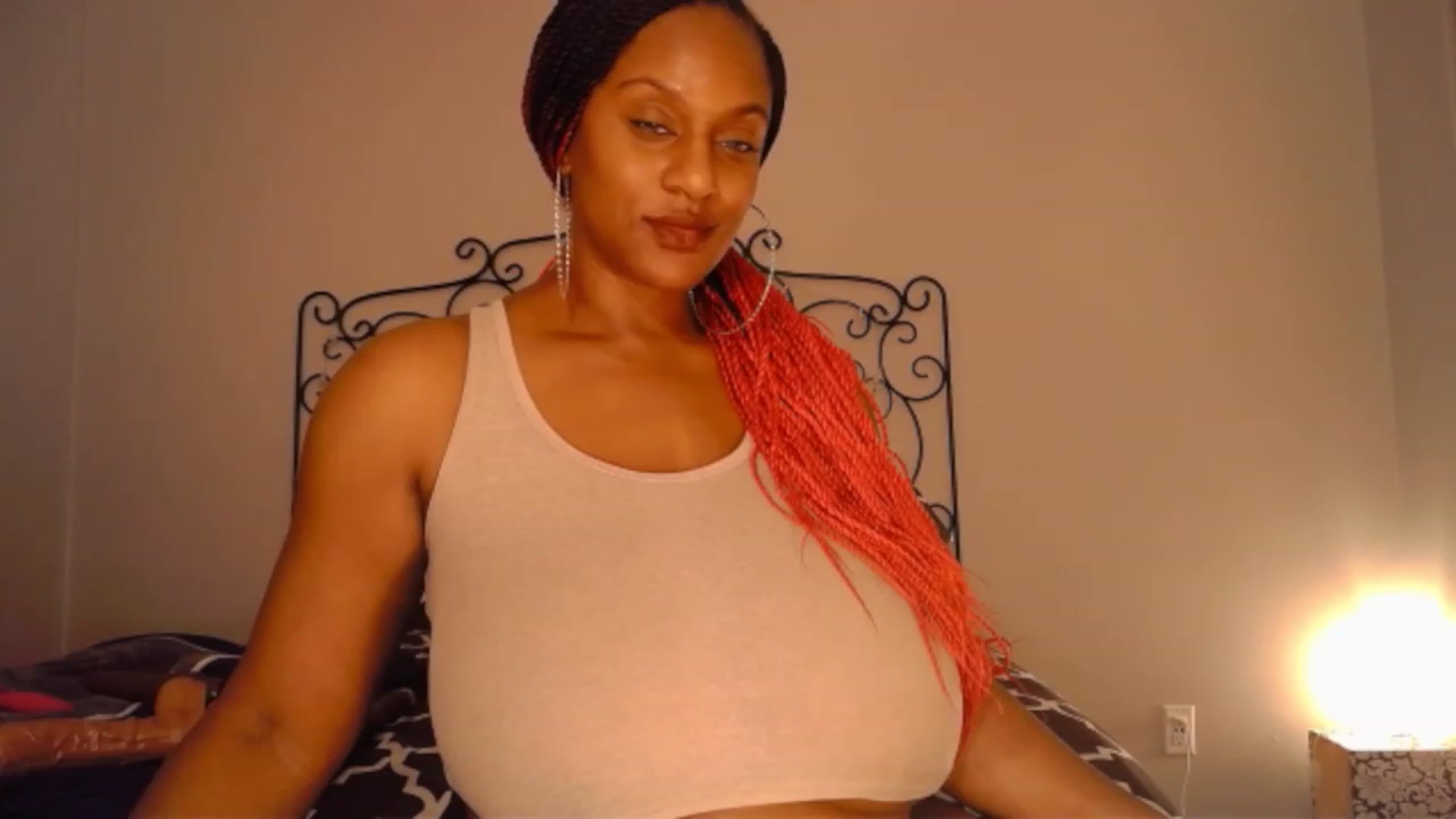 Gallery image thumbnail from TheIconicGirl's myfreecams stream on, 12/26/2022, 18:50 image 12 of 20