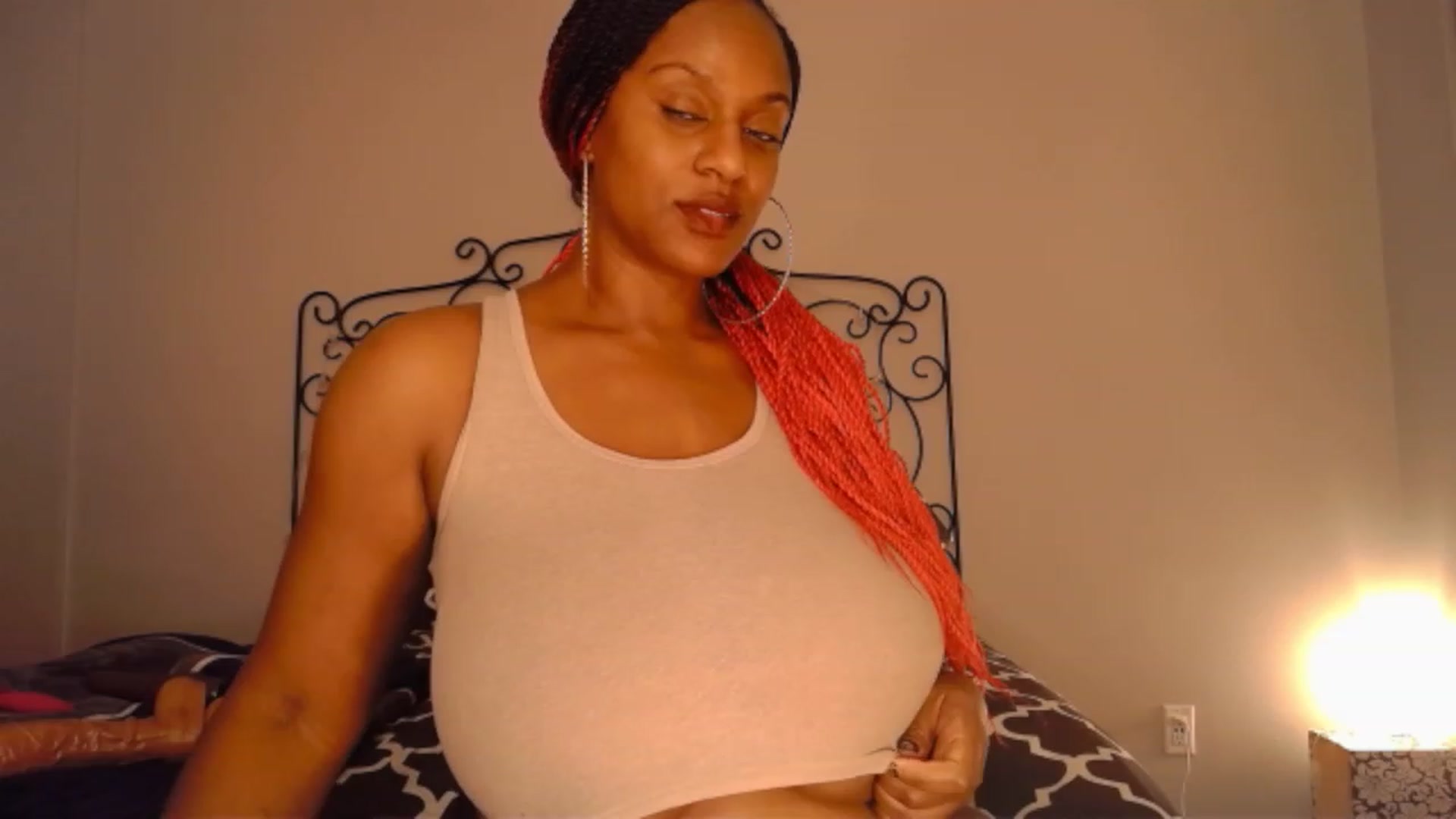 Gallery image thumbnail from TheIconicGirl's myfreecams stream on, 12/26/2022, 18:50 image 13 of 20