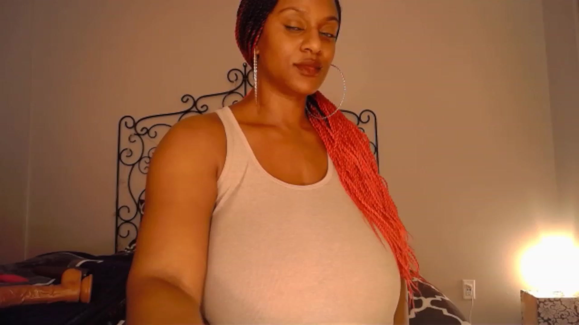 Gallery image thumbnail from TheIconicGirl's myfreecams stream on, 12/26/2022, 18:50 image 14 of 20