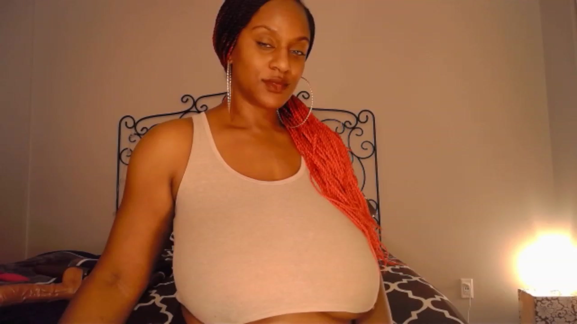 Gallery image thumbnail from TheIconicGirl's myfreecams stream on, 12/26/2022, 18:50 image 6 of 20