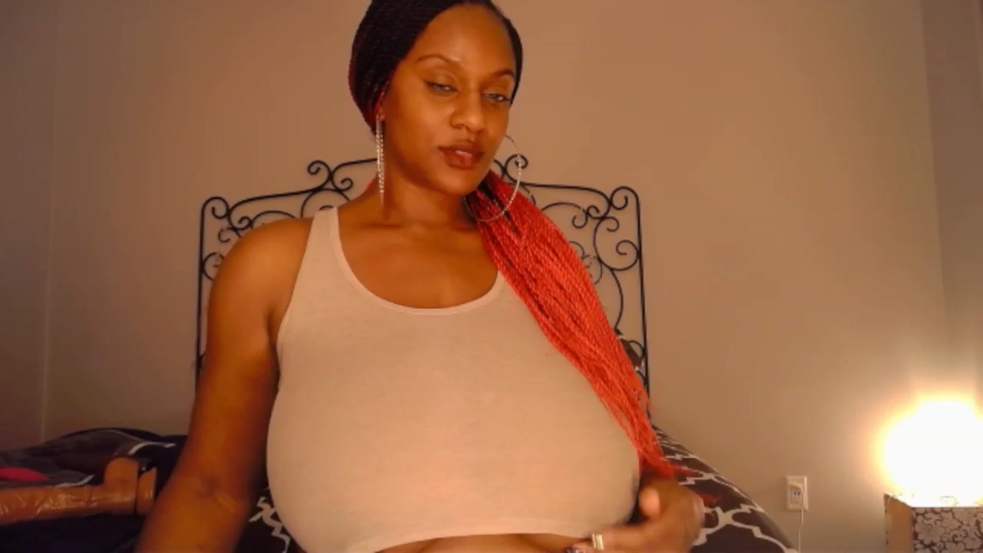 Gallery image thumbnail from TheIconicGirl's myfreecams stream on, 12/26/2022, 18:50 image 19 of 20