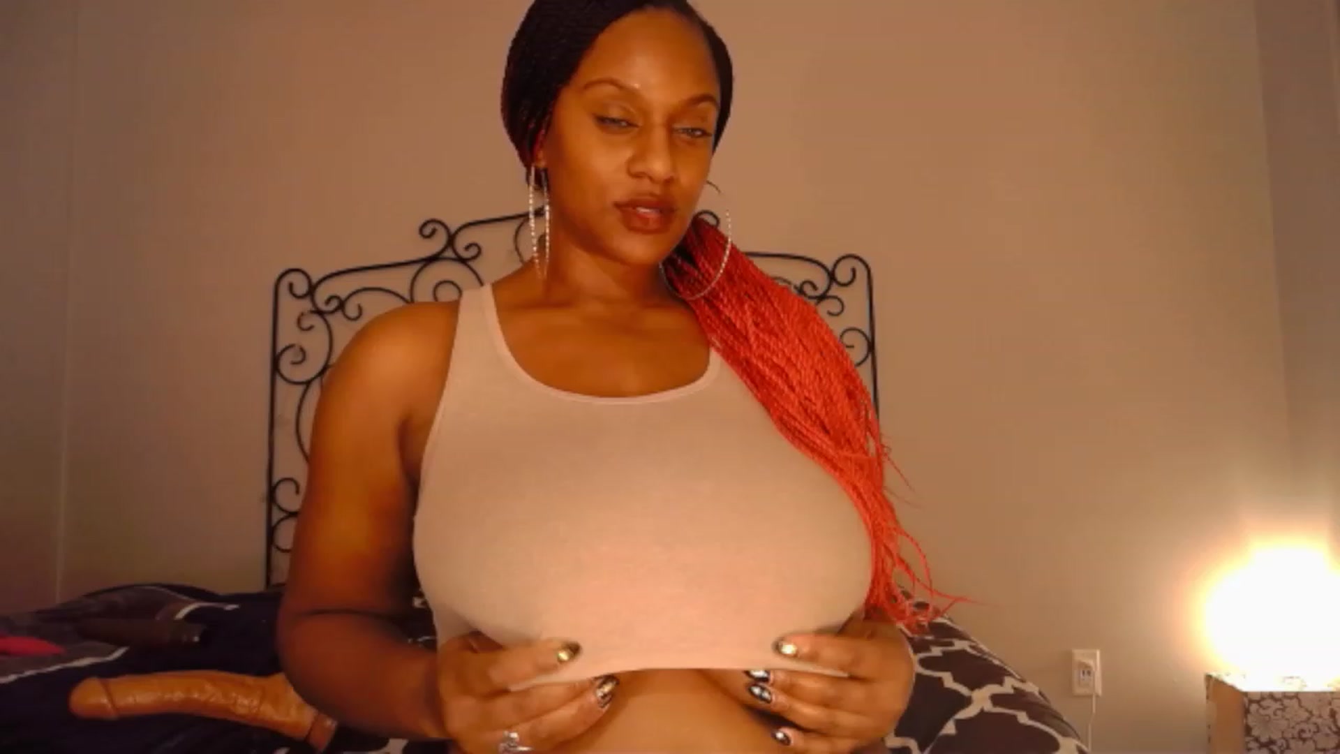 Gallery image thumbnail from TheIconicGirl's myfreecams stream on, 12/26/2022, 18:50 image 1 of 20