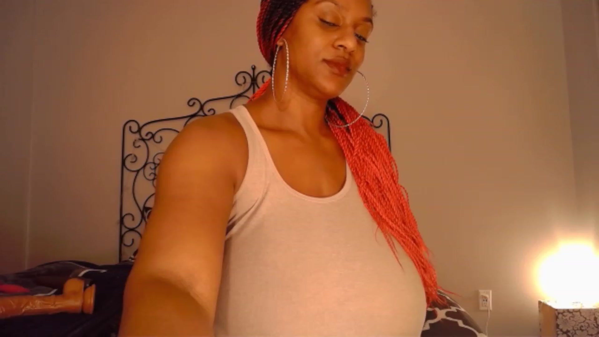 Gallery image thumbnail from TheIconicGirl's myfreecams stream on, 12/26/2022, 18:50 image 15 of 20