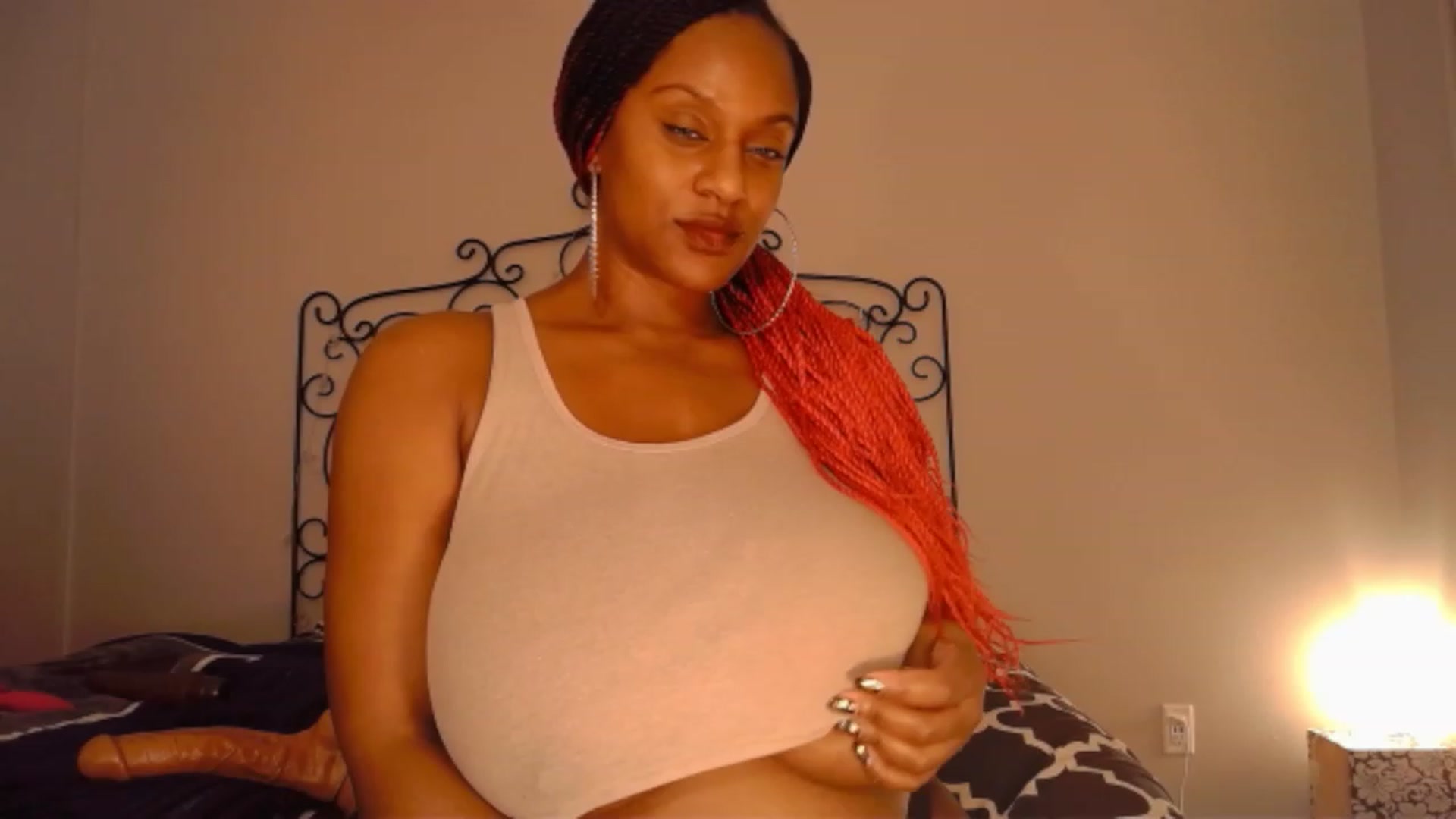 Gallery image thumbnail from TheIconicGirl's myfreecams stream on, 12/26/2022, 18:50 image 2 of 20