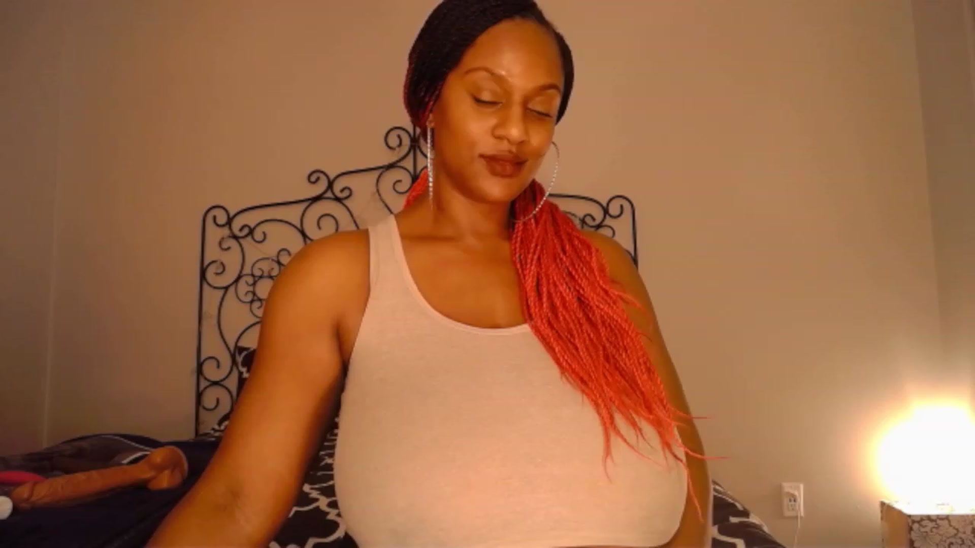 Gallery image thumbnail from TheIconicGirl's myfreecams stream on, 12/26/2022, 20:27 image 2 of 20