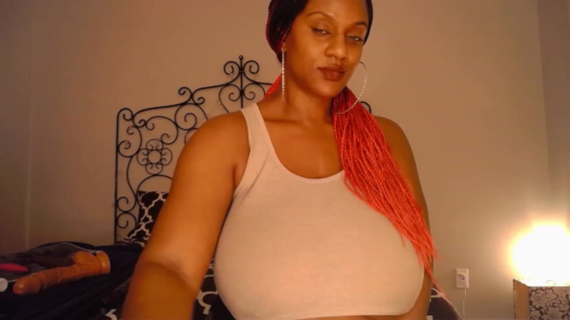 Gallery image thumbnail from TheIconicGirl's myfreecams stream on, 12/26/2022, 20:27 image 12 of 20