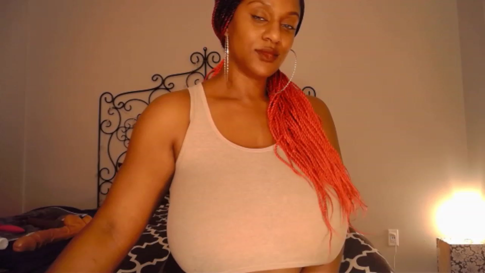 Gallery image thumbnail from TheIconicGirl's myfreecams stream on, 12/26/2022, 20:27 image 18 of 20
