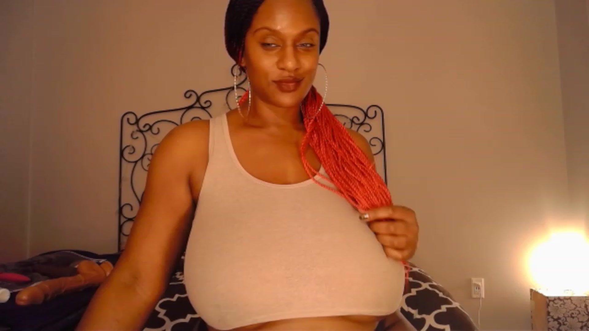 Gallery image thumbnail from TheIconicGirl's myfreecams stream on, 12/26/2022, 20:27 image 14 of 20