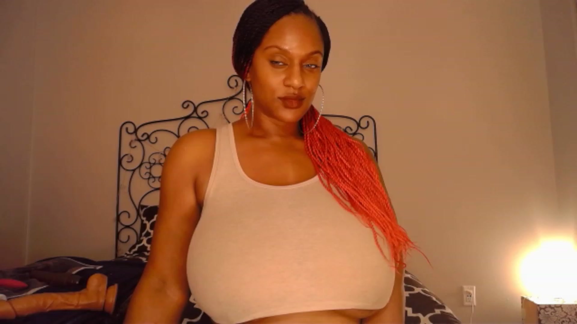 Gallery image thumbnail from TheIconicGirl's myfreecams stream on, 12/26/2022, 20:27 image 6 of 20
