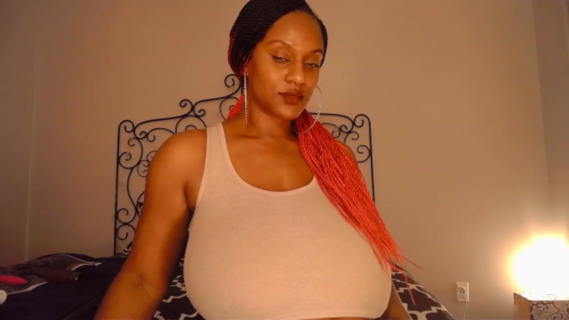 Gallery image thumbnail from TheIconicGirl's myfreecams stream on, 12/26/2022, 20:27 image 5 of 20